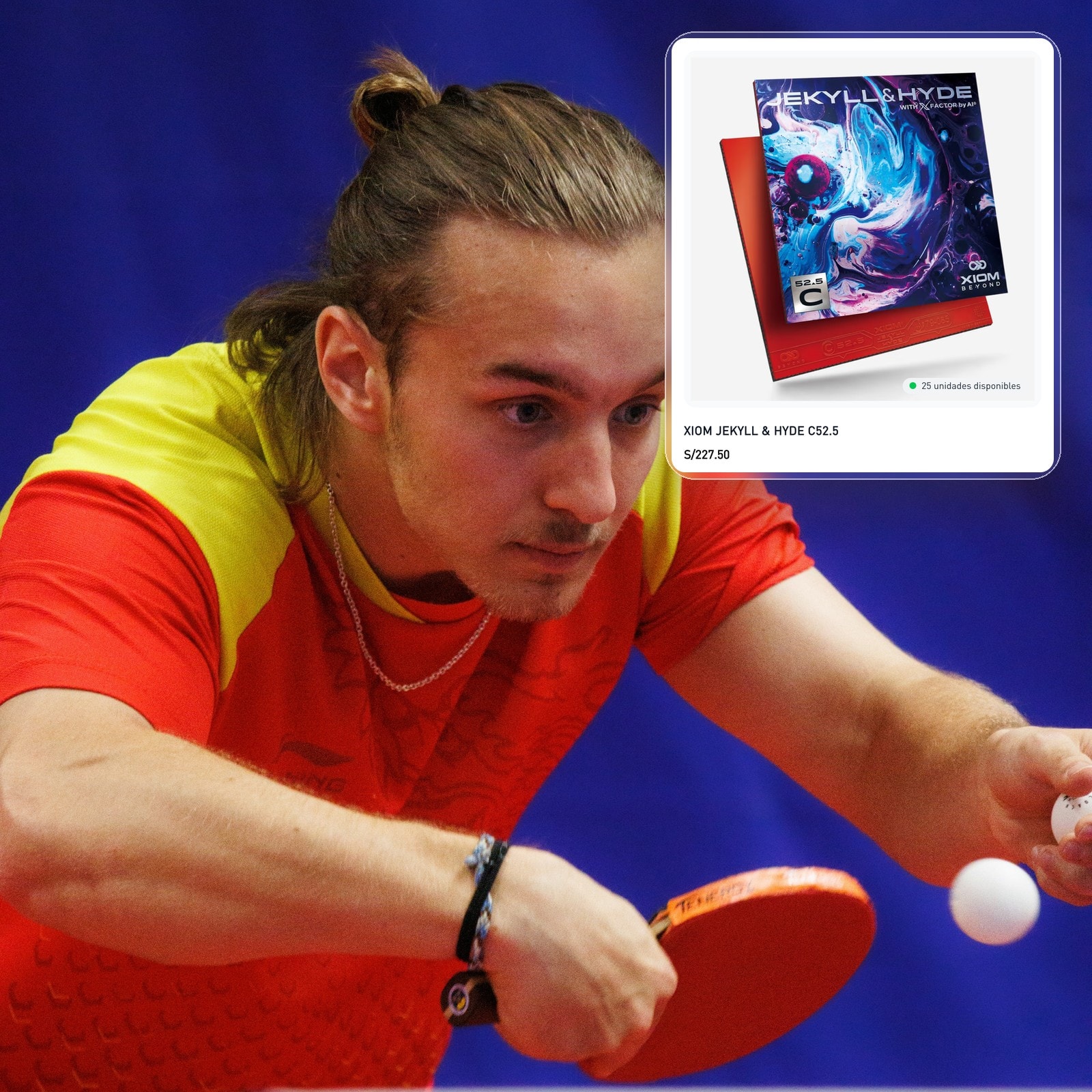 Un jugador de tenis de mesa a punto de golpear la pelota; flota a su lado la tarjeta real de la goma XIOM Jekyll & Hyde C52.5 en anjsports.com, con 25 unidades disponibles