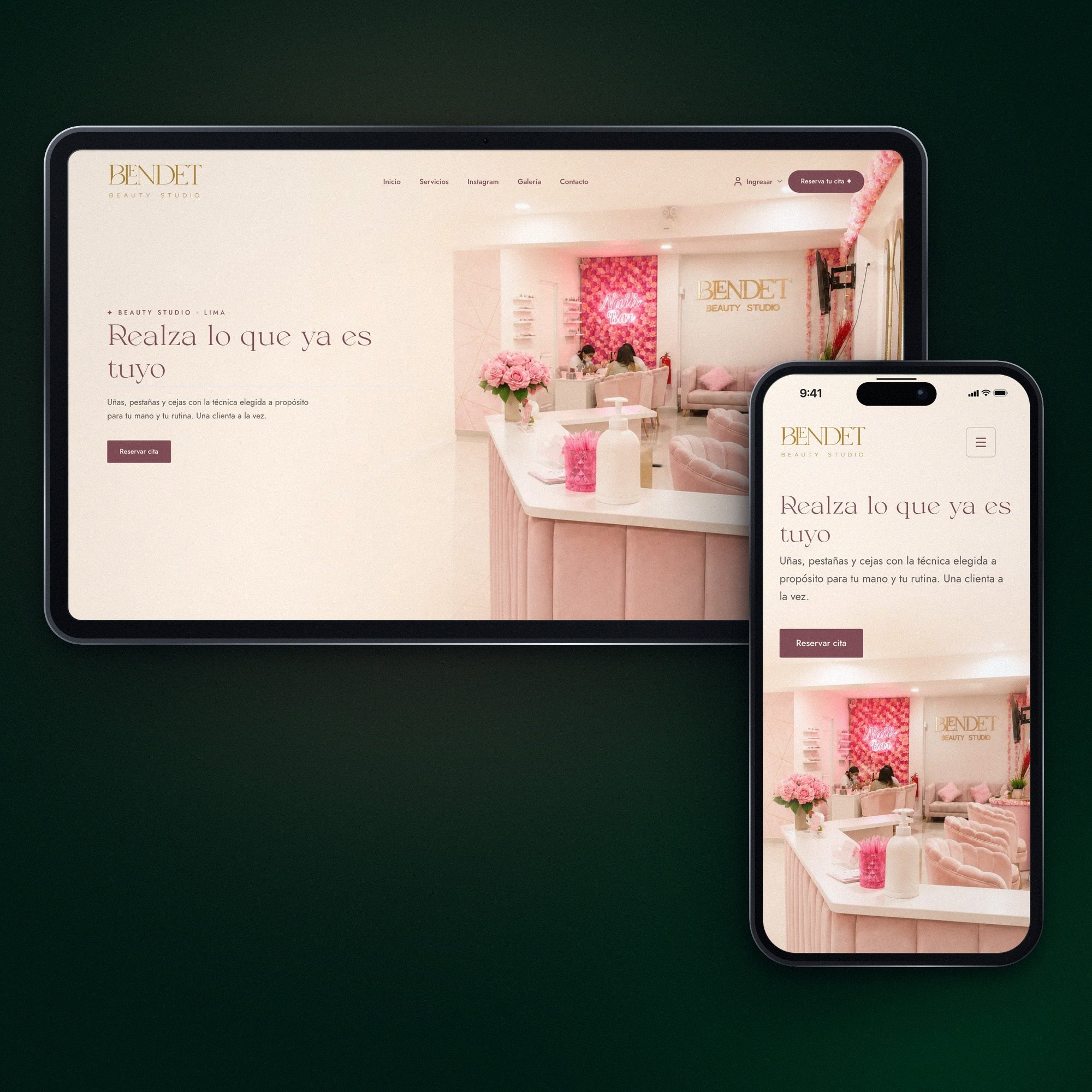 La web de Blendet en un monitor y en el celular: un estudio de belleza en Lima