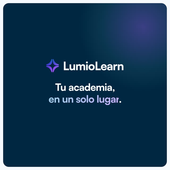 Video de 45 segundos de LumioLearn: el curso publicado, la alumna que paga y entra, su avance hasta el 100 %, su certificado y el panel de la academia