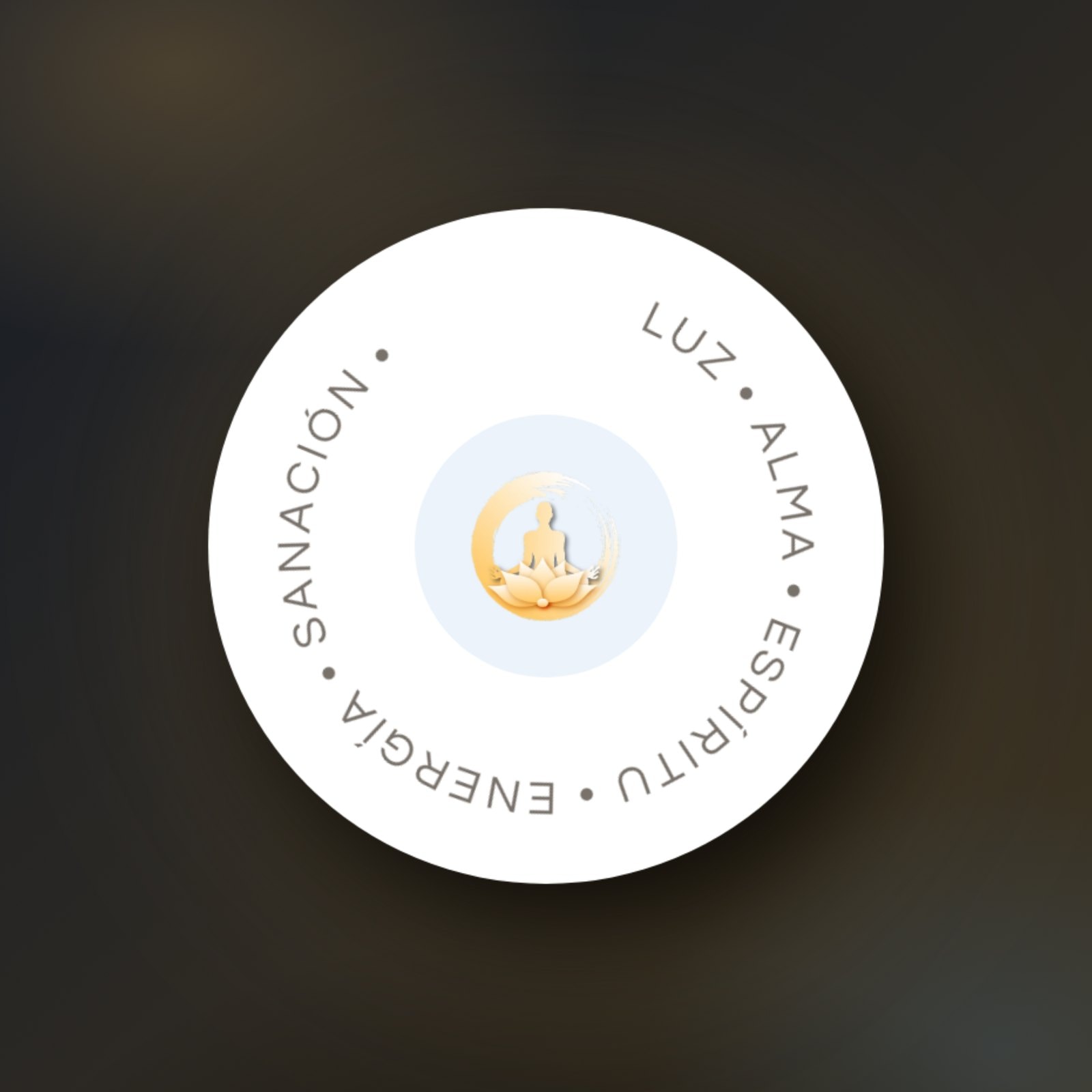 El sello circular de innersoulbright.com, con el logotipo del loto en el centro y las palabras «Luz · Alma · Espíritu · Energía · Sanación» alrededor